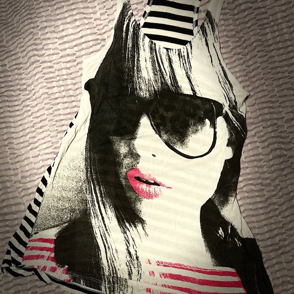 🛍2/$25🛍~ Graphic Tank Top: Divided by H & M